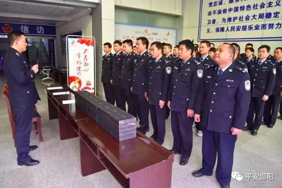湖北郧阳：民警人手一部警务专用手机 全力提升