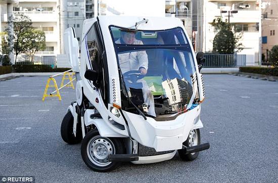 日本研发出“变形”电动汽车